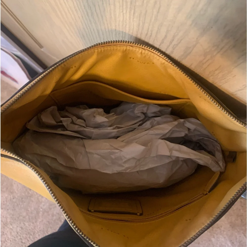 Leather Dufflete - Picture 5 of 9